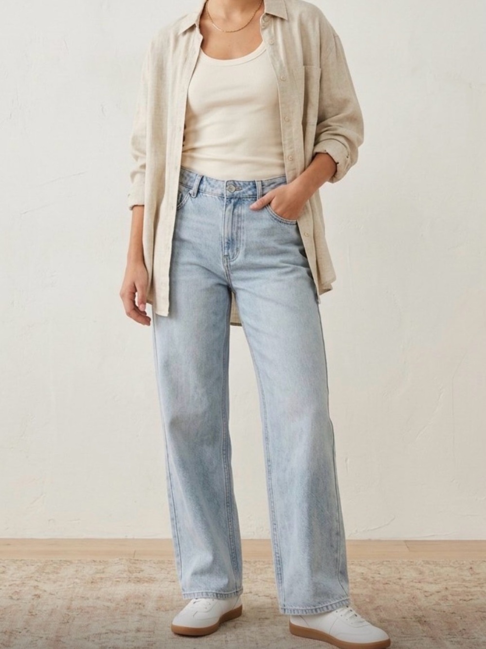 Garage Women’s Light Wash Relaxed Jeans